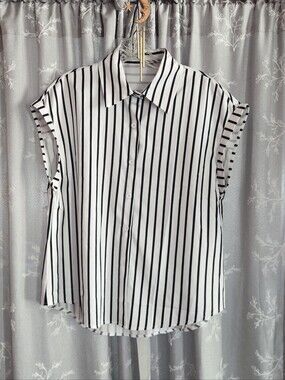 Temu Classic Black & White Striped Button-Front Women's Top Size Large
